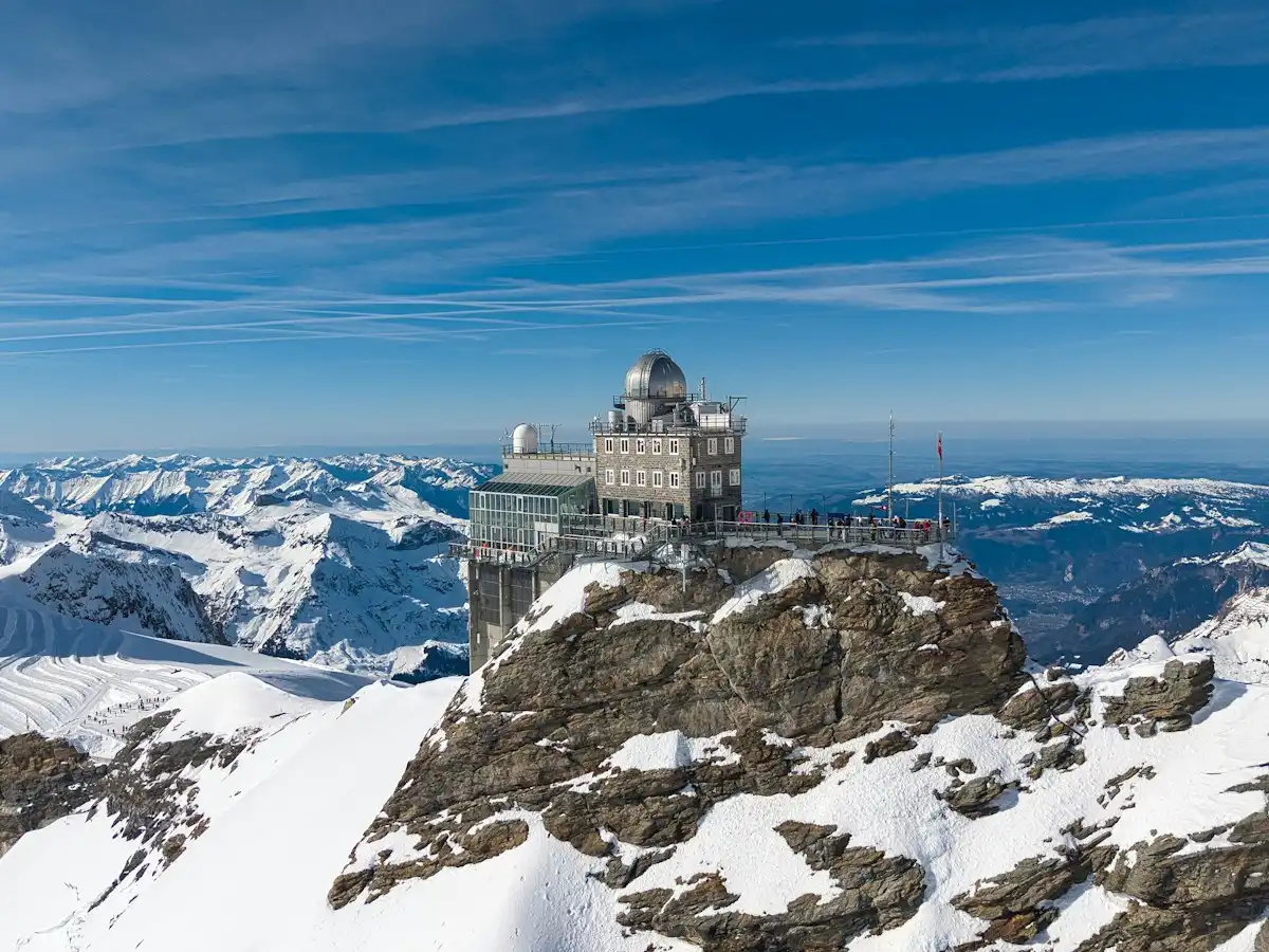 Modern building perched on a snowy mountain peak — Jungfraujoch, Switzerland